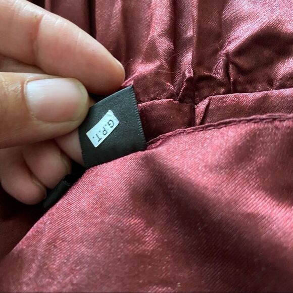 Burgundy light weight pleated skirt with Sequins​​​​​ - Picture 10 of 10